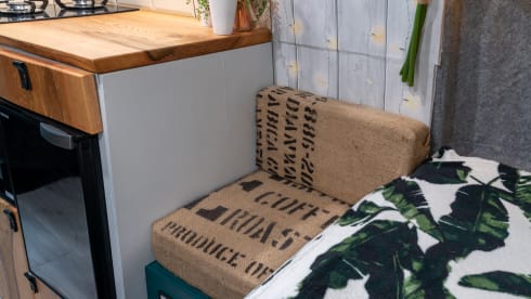 Sparrow's nest – All season Off grid campervan with full length double bed  *Pet friendly*