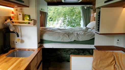 VanScheef – Mega cozy 3p Off-grid self-build camper