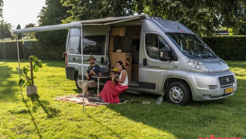 Hygge – Atmospheric camper bus for a fun adventure