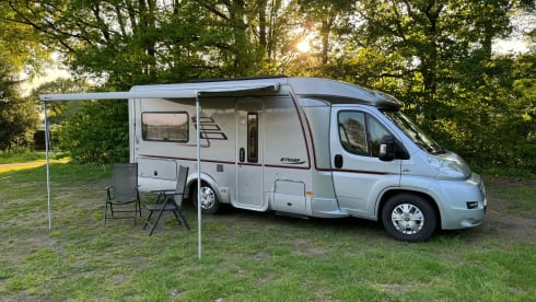 Spacious Luxury 2P Hymer Semi-integrated