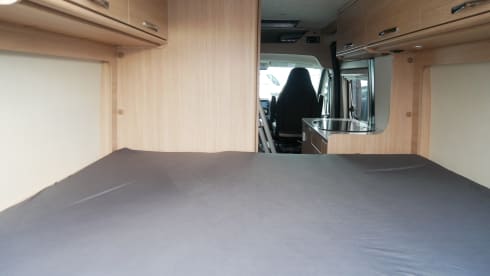 Pössl Roadcar R540, 5.40 meter bus camper, 2 sleeping - 4 seats.
