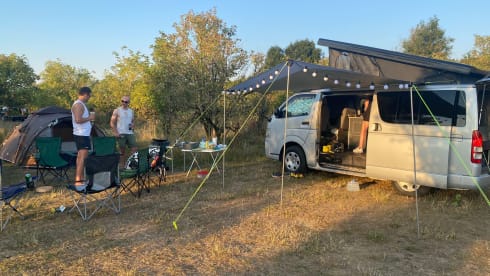 Yoshi – 4 berth Toyota campervan from 2010