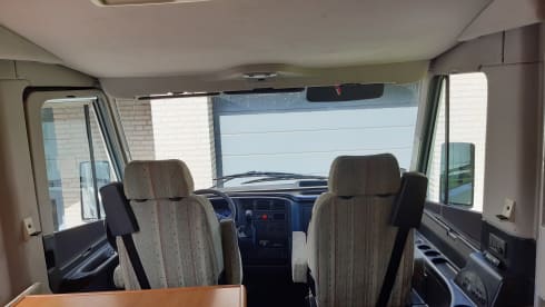 Complete and comfortable integral Knaus travel liner