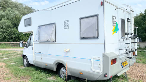 FamilyTime – 5p Knaus semi-integrated from 1996