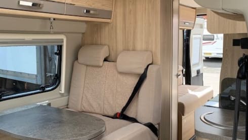 Platinum Camper – 2 adult 1 child Lux Camper Eldiss CV40 ltd edition