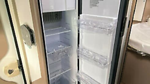 CAMPER – Camper Semintegrale con Letto nautico