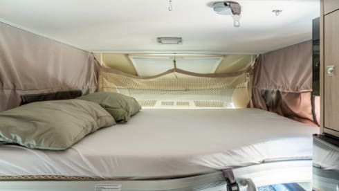 Challenger! – Ruime, moderne en luxe camper met 4 vaste slaapplekken - XL garage