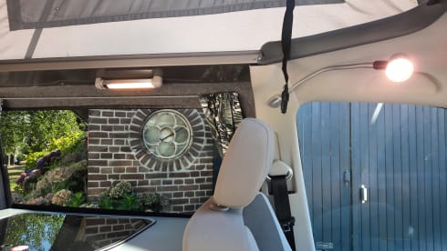 Compact camper van with round seating Volkswagen VW T5 TDI