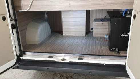 RENTACAMPA  – 2 BERTH FULLY SELF CONTAINED CAMPERVAN WITH TOILET AND SHOWER 