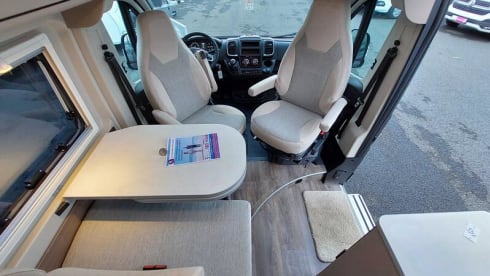 CampChamp – Brand new Campervan from 2024 with Skyloft, air conditioning and much more!