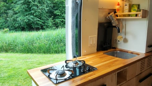 VanScheef – Mega cozy 3p Off-grid self-build camper