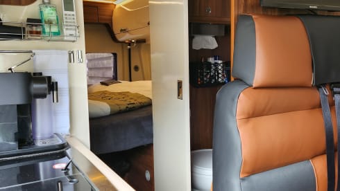 vakantiehuisje op 4 wielen – 2p Karmann bus, with air conditioning in living area