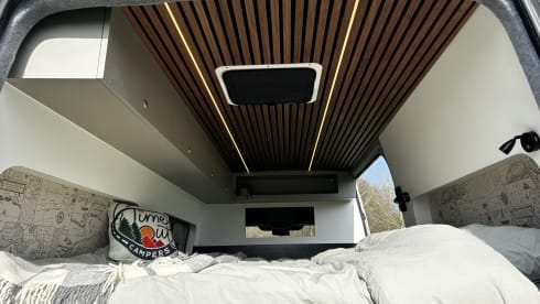 Time Out Campers – 2p Mercedes-Benz bus from 2010