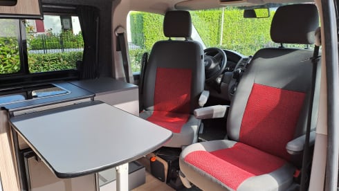 Marinus – Volkswagen t5 extended camper. Vending machine