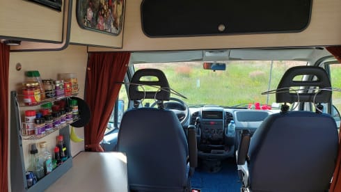 2p attractive, spacious, light Fiat bus camper