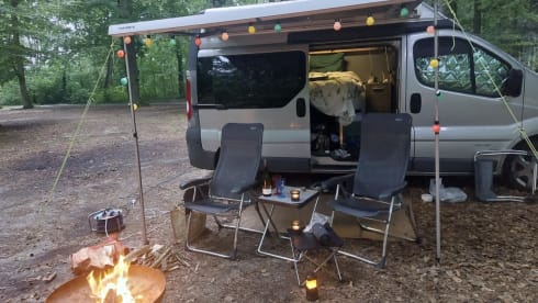 Luxe “tent op wielen” – 2p Renault bus uit 2009 (bed 2.10 m!)