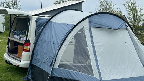 De Witte Panter – 2p Volkswagen campervan from 2004