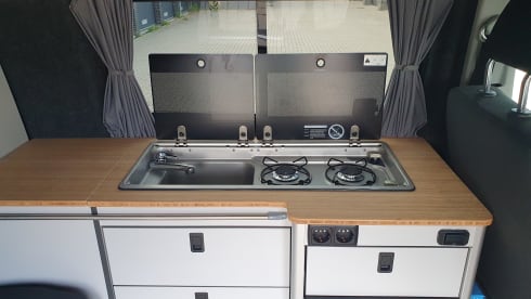 4p Volkswagen campervan uit 2018