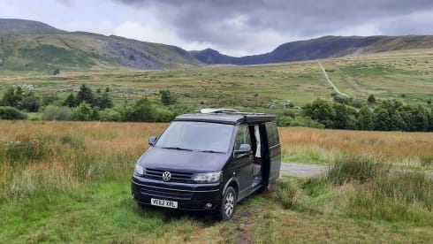 Lovely 4 Berth Campervan VW T5.1 - Adventure Awaits!