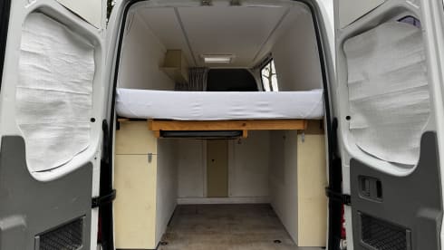 2-person Mercedes-Benz bus from 2008