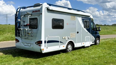 Mooie Dethleffs camper voor 2 personen