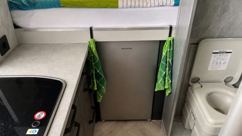 Houseonwheels Black edition – Renault Master campervan 25 novembre 4000 km bagno con doccia/WC riscaldatore ausiliario.