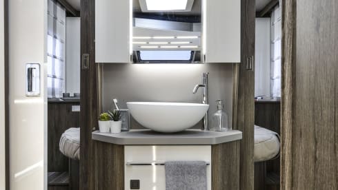 Skye – LUXURY Rollerteam T-Line 740 4 Berth Motorhome (AUTOMATIC)