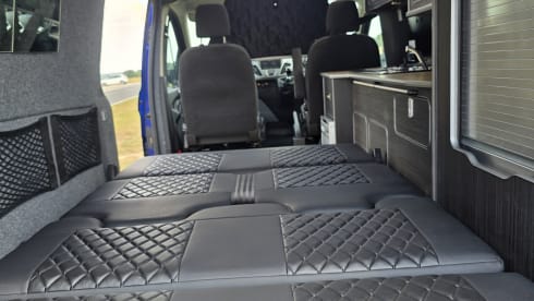 Nathdog – Ford custom pop top 4 belts, sleeps 4