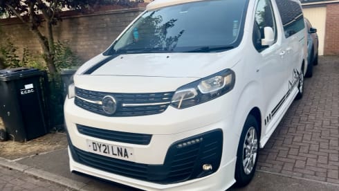 Toyota Vivaro LWB 2021 a 4 posti letto - Nuova conversione