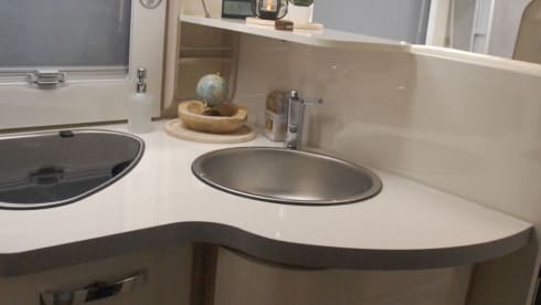 MOOIE CAMPER – > Almost new, Luxury, Complete, Camper for 2-4p