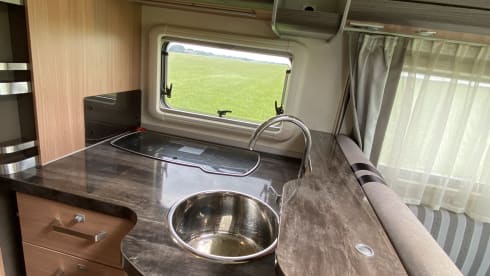 Knaus – Luxury KNAUSS, self-sufficient, length beds, 2x air conditioning, solar, XXL garage. 
