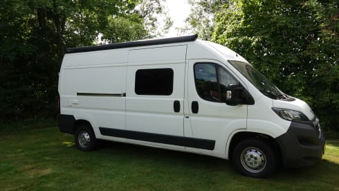 Hopper XL – Peugeot Bozer from 2018. Very complete interior