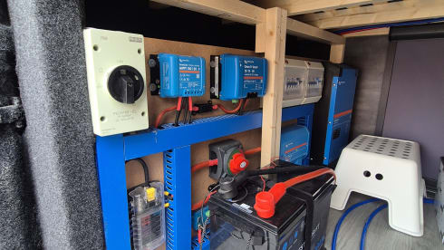 Fudge – 3 berth Mercedes-Benz bus from 2015