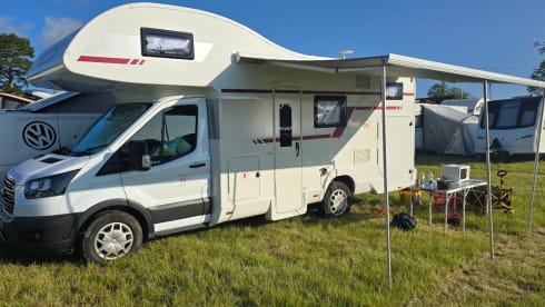 Max – 'Relax in Max' - Modern, Fully Equipped, 4 Berth Motorhome. 