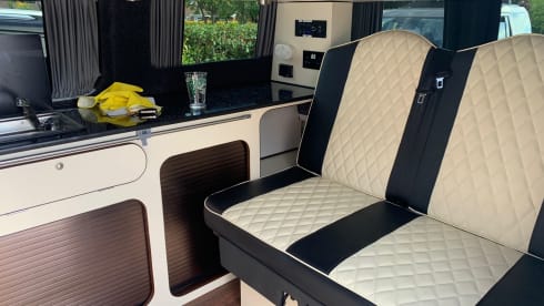 glamper – Retro & stylish ford conversion 