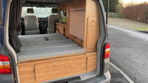 Carousel – 4 berth Volkswagen bus from 2006