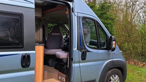 Prachtige 2p Pössl camperbus uit 2018