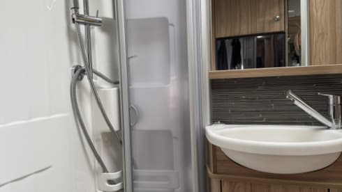 Enjoy Hymer Camper (2018) – 2p Hymer Compact met lengte bedden
