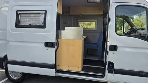 2p Renault camper bus uit 2004 