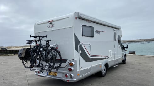 Very spacious LMC Camper with fully automatic hydraulics level system