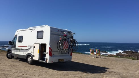 Modern Camper, automatic with air conditioning, TV and bicycle lift💪 fully equipped!