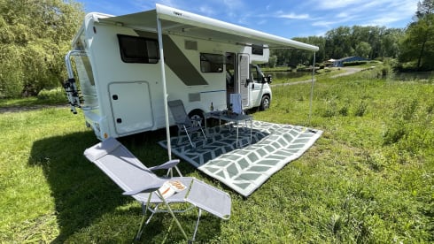 Queen A – Built in 2021 - luxury 6-person alcove camper - Queen E