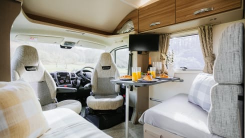 GoCampa – 4 Berth Fully Equipped Motorhome *Insurance included*