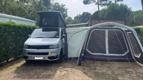 Tommie – 4 person VW, near Airport & major motorways! LWB, PopTop roof + loads more!