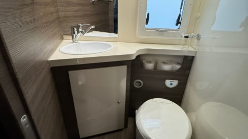 Mobilynn – Splinternieuwe McLouis Carat integraal 870 (4p)