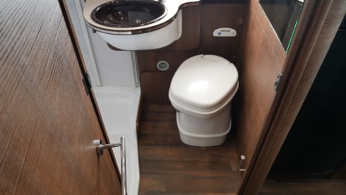 Eura Mobil Forster 6 sleeping 6 seats