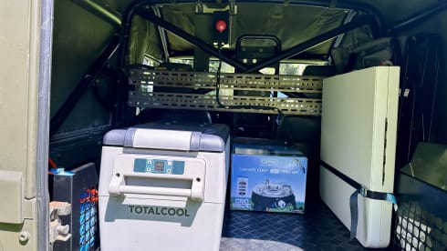 Major  – Iconic Defender 90 with 2 berth roof tent 