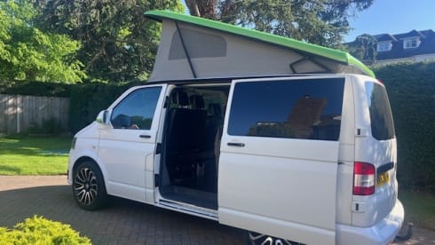 The Green Machine – Volkswagen T5 - Sleeps 4, fab fun!