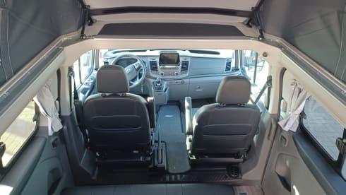 ROSA – Campervan Ford per 4 persone del 2023