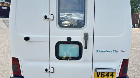 Roma – 2 berth Citroën campervan from 1999